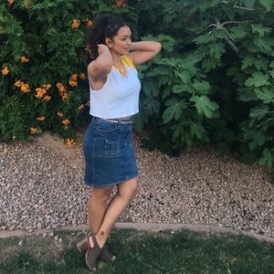 Sleeveless cropped tank